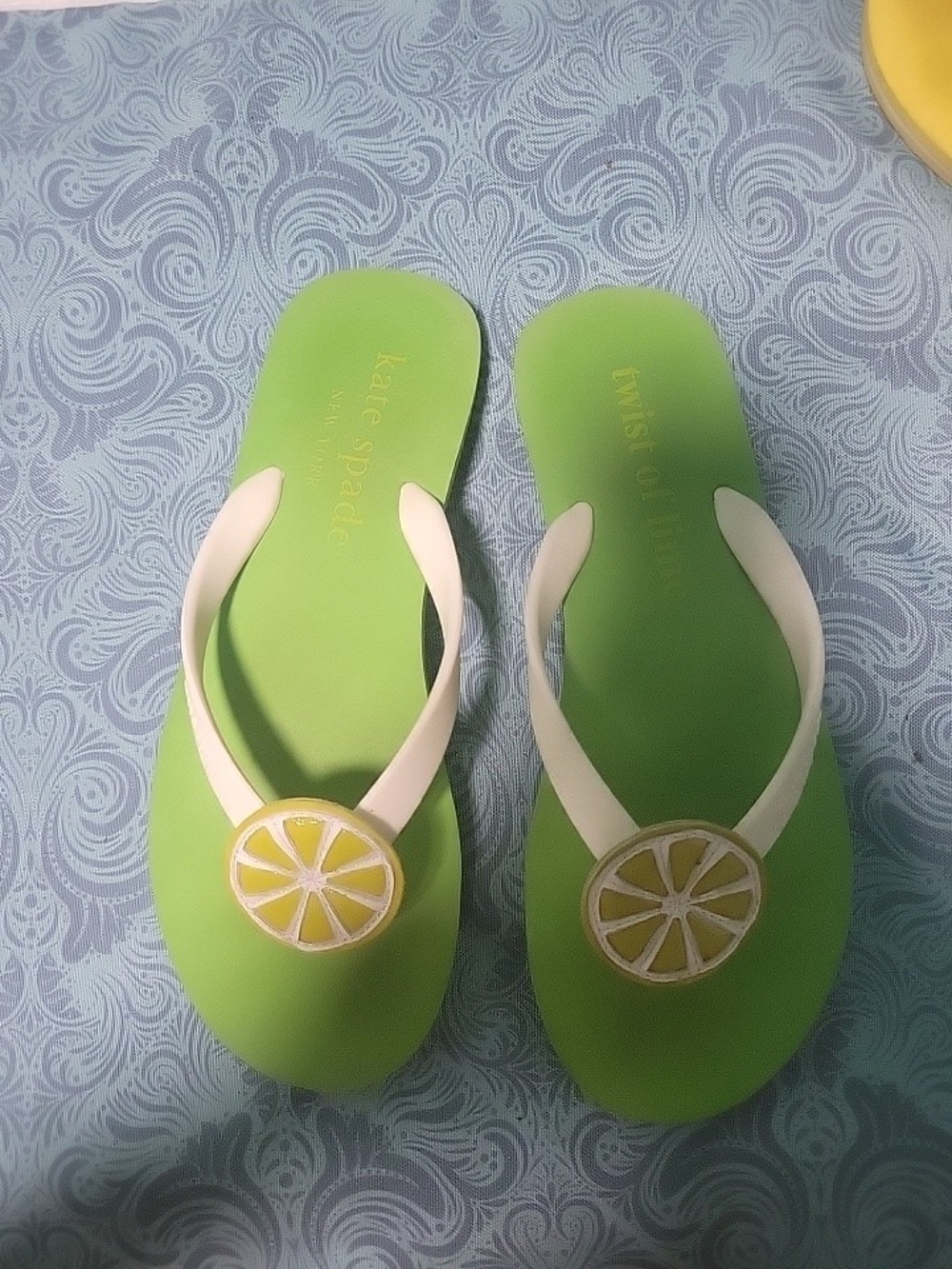Kate Spade Green Lemon Flip-Flop Sandals SIZE 8